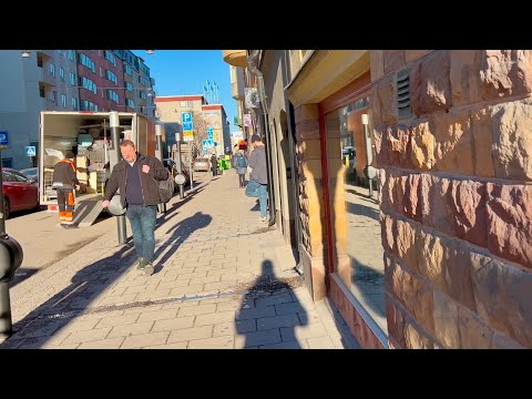 Stockholm Walks: Hagagatan. Ordinary city street in February.