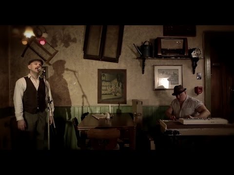 Rummelsnuff & Asbach - Vida de Vidro (Official Video Clip)