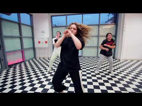 BORN TO DANCE - Hyp Tat