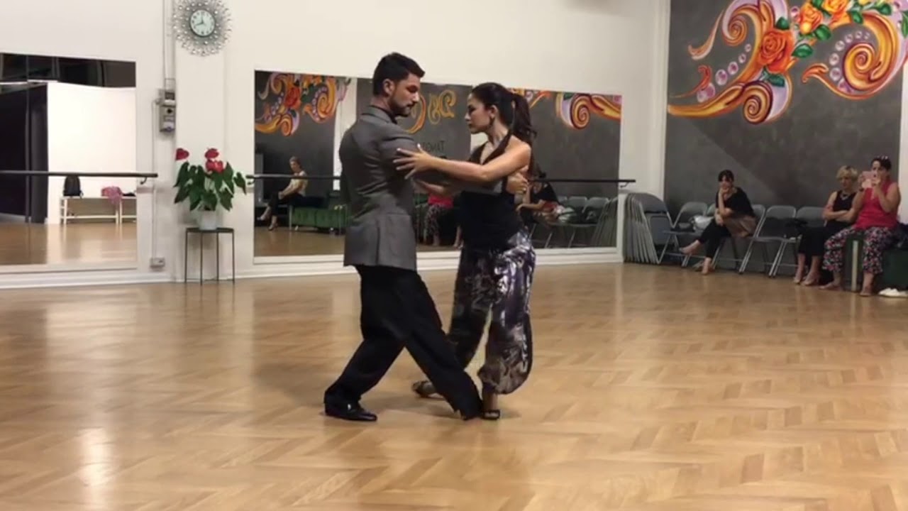 Video thumbnail for 2 Corazones Tango Accademia Rimini - Demo Classe Pam Est Là & Danilo Maddalena