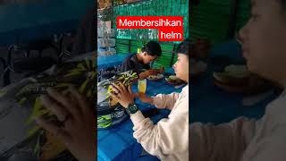Download lagu Membersihkan helm. #shorts #tiktok #lucu mp3