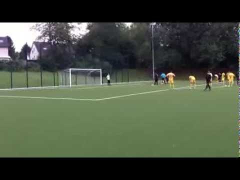 Elfmeter von Deniz Kartal. Essener SG 99/​06 - Yurdumspor Essen 1 - 2