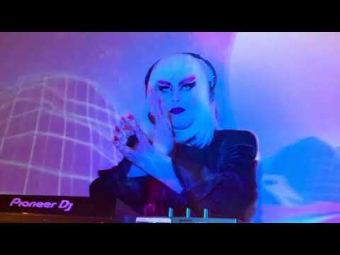 LUDMILA HOUBEN [Trevosa - Berlin]