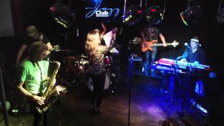 Justina Lee Brown & Blue Dogs Under - Superstition @ Jazzclub Rorschach