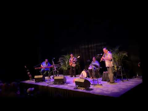 R Carlos Nakai Quartet - Maui Center - World Fusion Dance Music