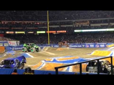 Monster jam anhiem El Toro vs Monster Energy crazy crash at end