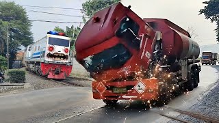 Download lagu Kereta Api Panjang VS Truk Tangki joget, Truk Kontainer Joget, Truk Pasir Joget, Truk Oleng Joget mp3