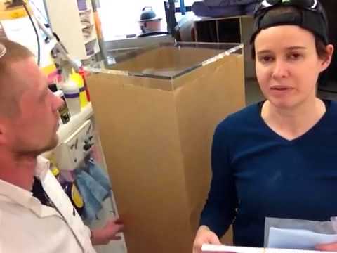 64106 - Clear Acrylic Pedestal