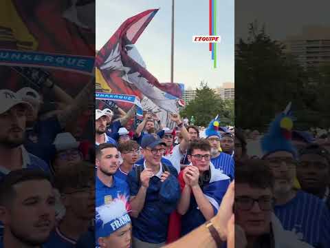 ✨ Les supporters des Bleus ont donné de la voix au pied de la statue de Rocky #coupedumonde
