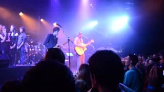 Jason Lytle &amp; Young Raptoir Choir &quot;So you&#39;ll aim toward the sky&quot; (encore) Paris 14 dic 2013