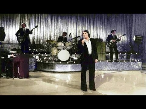 (Por qué Nino Bravo) Manu Rodríguez y Los Superson en concierto.