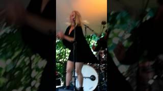 Lucy Woodward - Can't Let Go