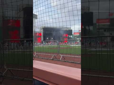 Gabby Barrett singing I Hope- live at Fenway. I do not own the rights of this song.