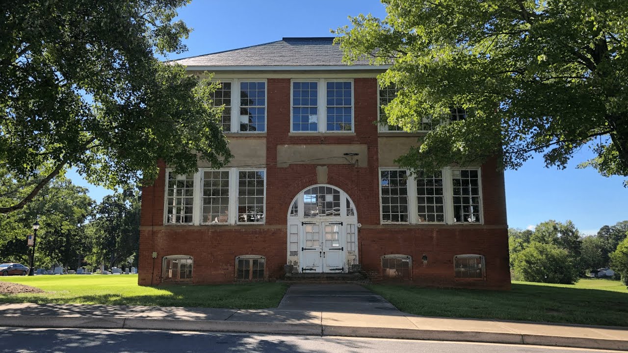 The Hindle Building: Amelia County's First High School