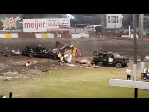 Rockford Speedway's World Famous Figure 8 Trailer Race 2019