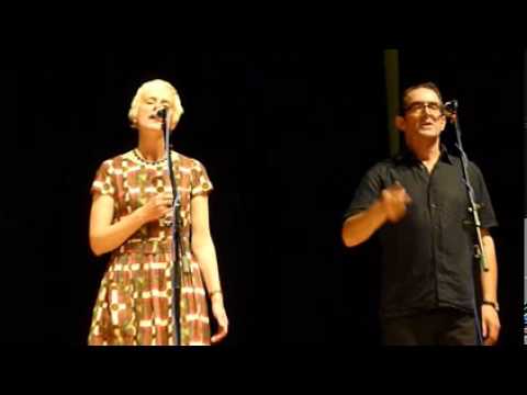 Chumbawamba - El fusilado  -  Sidmouth Folk Week 2010 (Manor Pavilion)