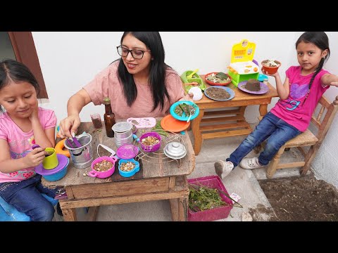 JUEGO a la COCINITA con TIERRA, HOJAS, PIEDRAS y TRASTECITOS DE PLÁSTICO
