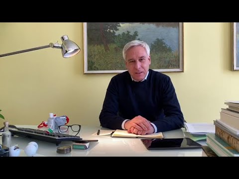 Viareggio, il sindaco si arrabbia: "Troppa gente in giro chiudo passeggiata e spiaggia"