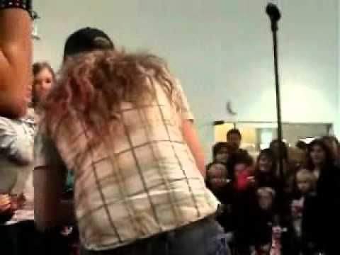 E-type  (Del.1......uppträder på Peugeot i Malmö 13 oktober 2007)