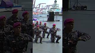 Download lagu Parade TNI AL Saat Hut #dahsyatnya2022 #shorts mp3