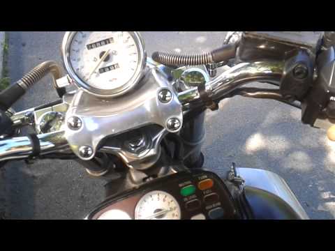 Woona (03 Yammie V-max) with Cobra Slash Cut slip on mufflers