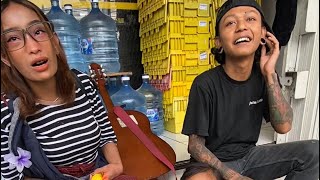 Download lagu Even though he has no money... this busker is honest and kind mp3 Download lagu Even though he has no money... this busker is honest and kind mp3