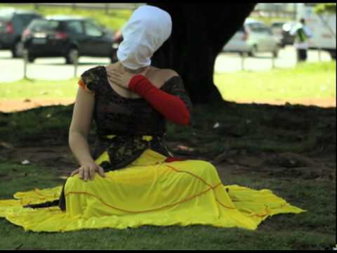 Isto é apenas uma mulher com pano na cabeça