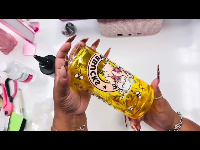 Vídeo relacionado con 2pcs Traje de Posavasos portavasos de Coche, Accesorios Interiores de Coche de 2,75 Pulgadas, Soporte de Copa Hello Kitty Bling inserte una Alfombrilla de Silicona Antideslizante,Blue Diamond