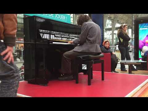 Piano Paris Train Station
