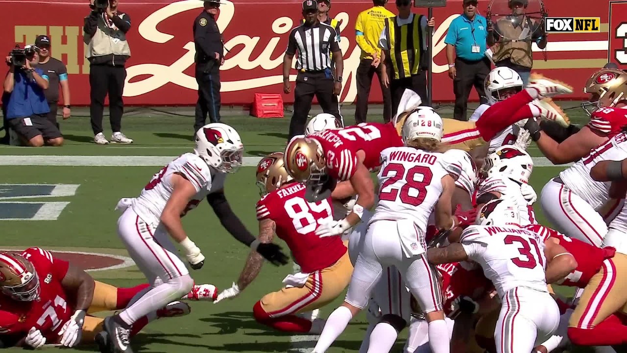 CHRISTIAN MCCAFFREY DIVES OVER FOR THE TD