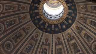 preview picture of video 'Français - Le Vatican - La Basilique Saint-Pierre - Le Musée du Vatican'