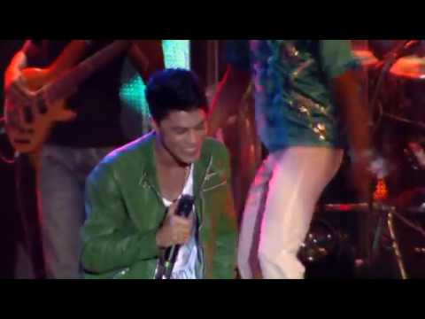 Um Chance A Mais - Malla 100 Alça, Ao Vivo em São Paulo (Official Video) DVD 2012