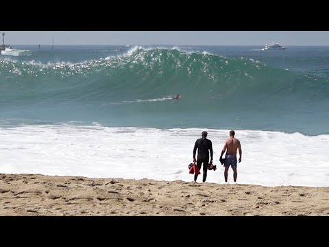 The Wedge - Big swell rapidly rises and surfers charge (RAW Footage)