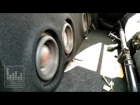 4 massive audio hippo xl 6.5 in a Toyota Revo
