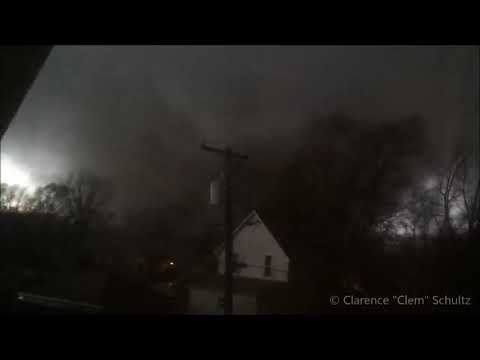 MAN FILMS MONSTER TORNADO HITTING HIS HOUSE! Fairdale IL #Tornado