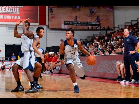 Buddy Hield Puts Up 23 Points From All Over the Court