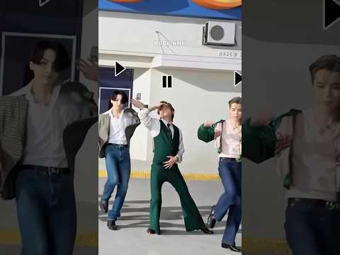 Taehyung's Cute Mistake In Dynamite 😂😆 BTS's Reaction 🤭 #shorts #bts #taehyung