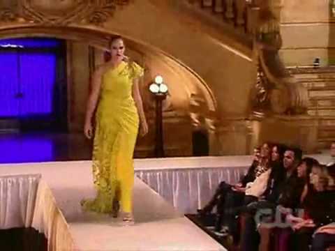 Desi Tarka - Funny - Alexandra falls and gets hit by giant gong (pendulum)!!!.flv