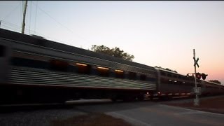 preview picture of video 'Amtrak Train The Silver Star At Sunset'