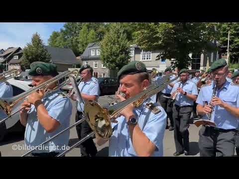 Bundeswehr Heeresmusikkorps Kassel intoniert "Layla" auf dem Olper Schützenfest