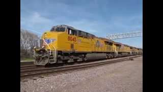 preview picture of video 'UP Intermodal train at West Chicago'