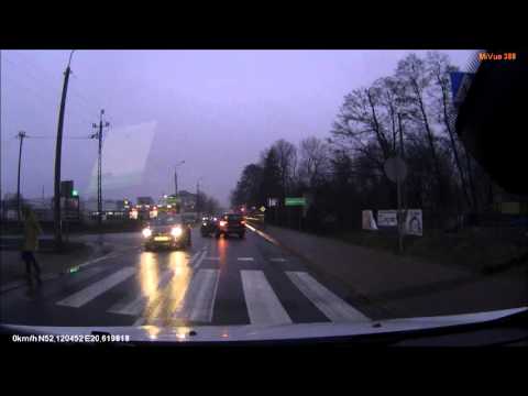 piesza-prawie-potracona-na-pasach