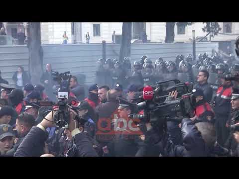 Policia arrestoi Daniel Drobaj, hodhi kapsollen ne drejtim te polices | ABC News Lajme