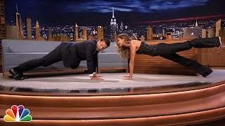 Download lagu Gisele Bündchen Shows Jimmy Planking Exercises mp3