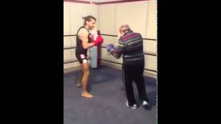 Boxeo. Viejo contra joven. ¿Quien ganara?