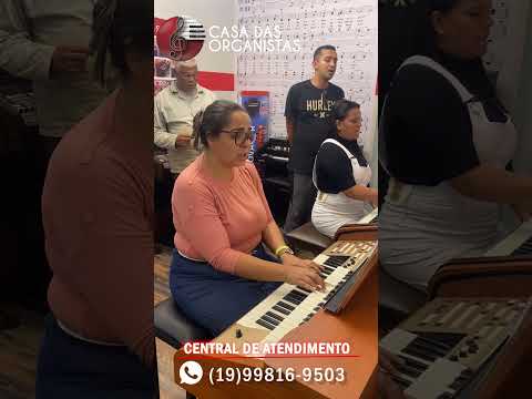 Clientes vão a loja de instrumentos e surpreende a todos com seus talentos!