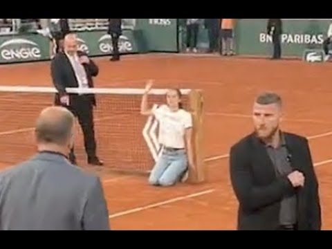Climate Activist Interrupts French Open Semi-Final in Paris