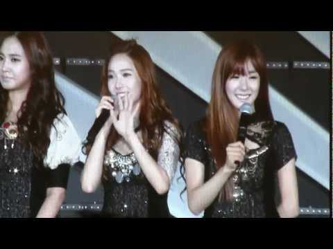 [FANCAM] 120922 SMTOWN Jakarta - SNSD Introduction + Happy Birthday Hyoyeon~ + Genie