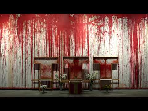 Στο βίντεο αναλύεται η τεχνοτροπία του Hermann Nitsch στα ζωγραφικά έργα, κατά την οποία ο καλλιτέχνης εκτόξευε σε επιτοίχιους ή επιδαπέδιους λευκούς καμβάδες, κόκκινο χρώμα απευθείας από το δοχείο, χωρίς ποτέ να πιάνει το πινέλο. Τα έργα που προέκυπταν από την τεχνική αυτή ονομάστηκαν ρευστοί πίνακες [Schüttbild] και αποτελούσαν σύμφωνα με τον καλλιτέχνη δράσεις στον πραγματικό χώρο. 