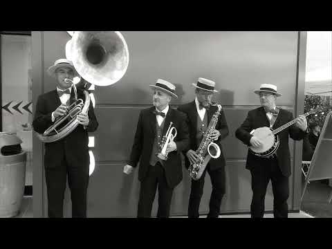 On The Sunny Side Of The Street by Extra Dixie Jazz Band - Grande Gatsby Dixieland Classic Sax Banjo